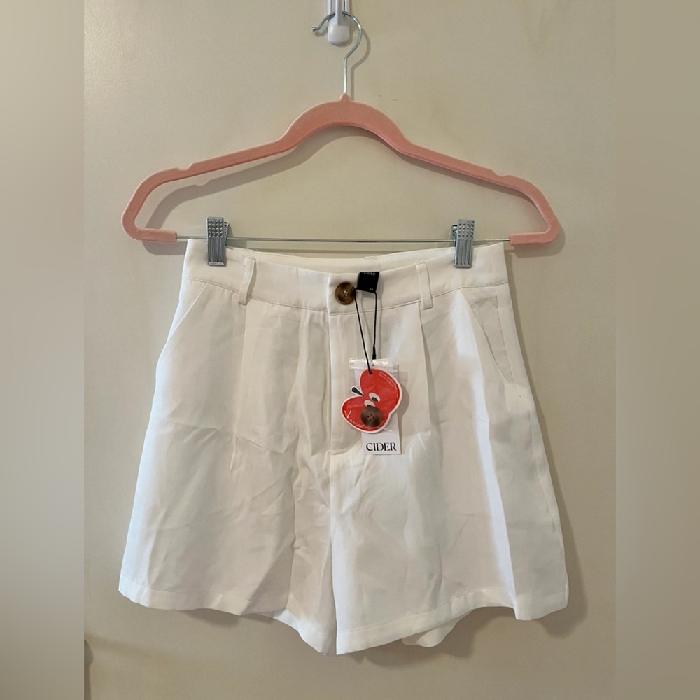 White Pleated Button Straight Leg Shorts (S)